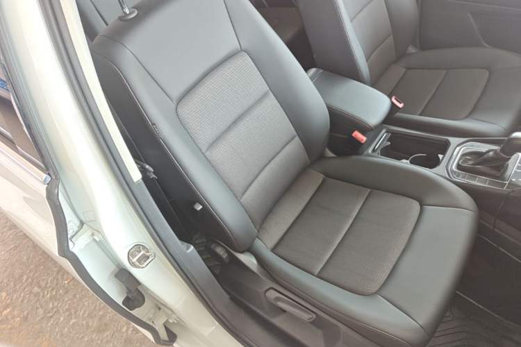 Used Volkswagen Golf Sportsvan 2018 230TSI Automatic Trend Edition Right Front Seat