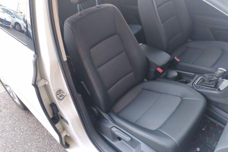 Used Volkswagen Golf Sportsvan 2018 230TSI Automatic Trend Edition Right Front Seat