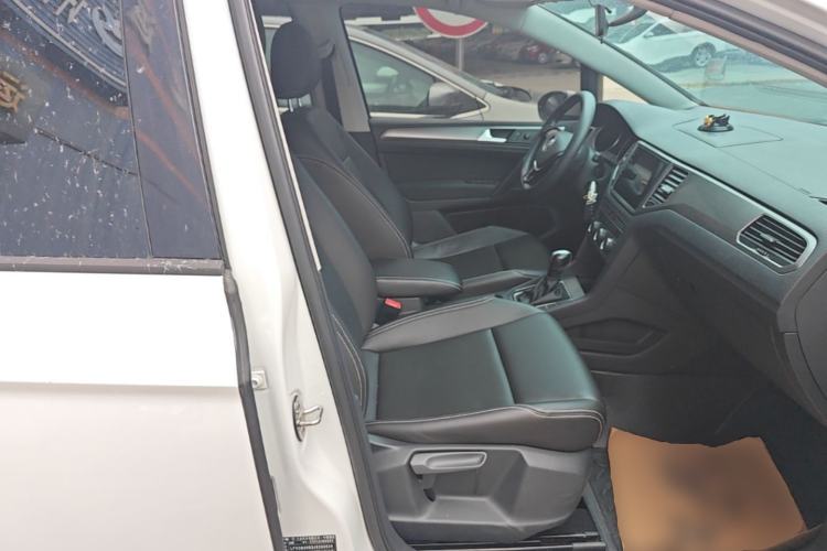 Used Volkswagen Golf Sportsvan 2018 1.6L Automatic Comfort Model Right Front Seat