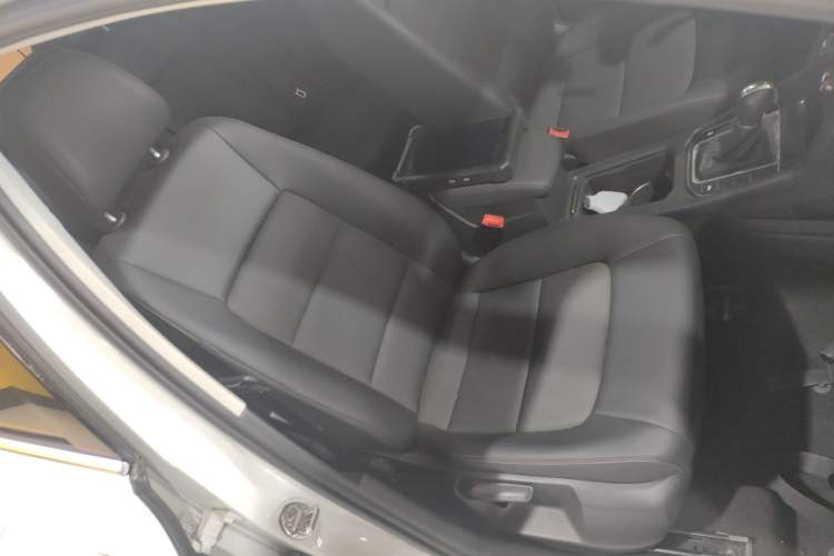 Used Volkswagen Golf Sportsvan 2018 230TSI Automatic Trend Edition Right Front Seat