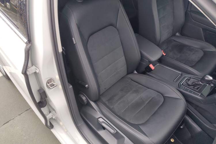 Used Volkswagen Golf Sportsvan 2018 230TSI Automatic Luxury Model Right Front Seat