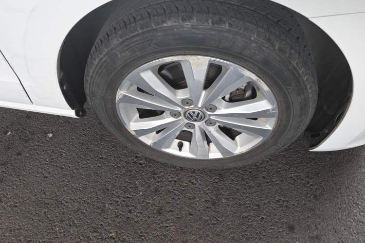 Used Volkswagen Golf Sportsvan 2018 230TSI Automatic Trend Edition Right Front Wheel Hub
