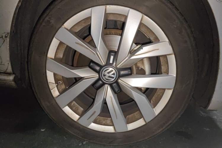 Used Volkswagen Golf Sportsvan 2018 280TSI Automatic Flagship Model Right Front Wheel Hub