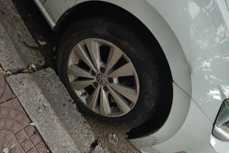 Used Volkswagen Golf Sportsvan 2018 230TSI Automatic Trend Edition Right Front Wheel Hub