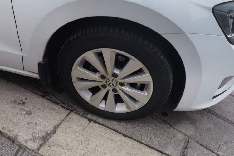 Used Volkswagen Golf Sportsvan 2018 230TSI Automatic Trend Edition Right Front Wheel Hub