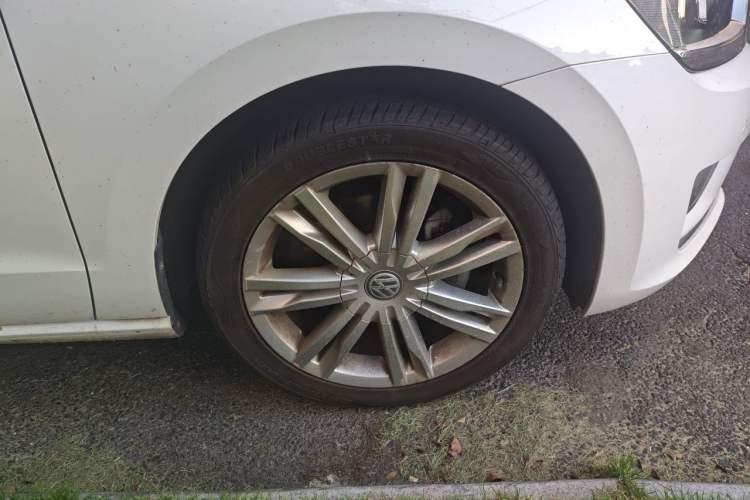 Used Volkswagen Golf Sportsvan 2018 280TSI Automatic Luxury Model Right Front Wheel Hub