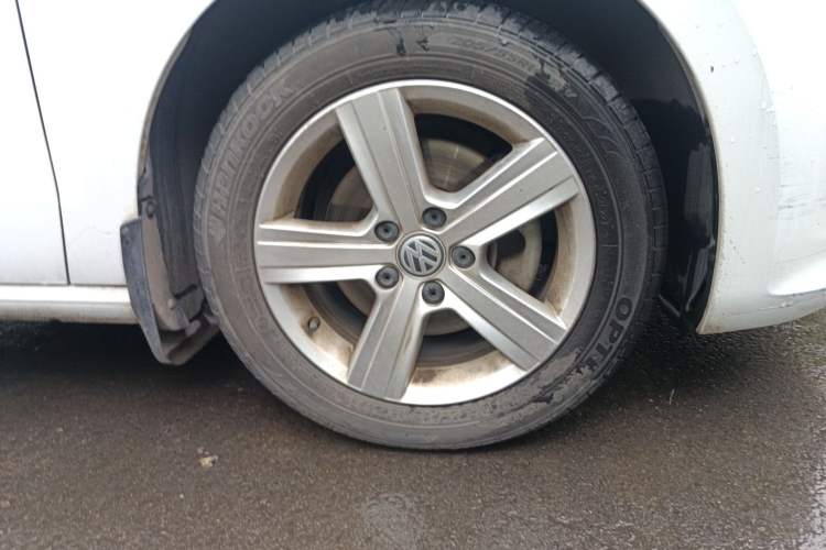 Used Volkswagen Golf Sportsvan 2018 1.6L Automatic Comfort Model Right Front Wheel Hub