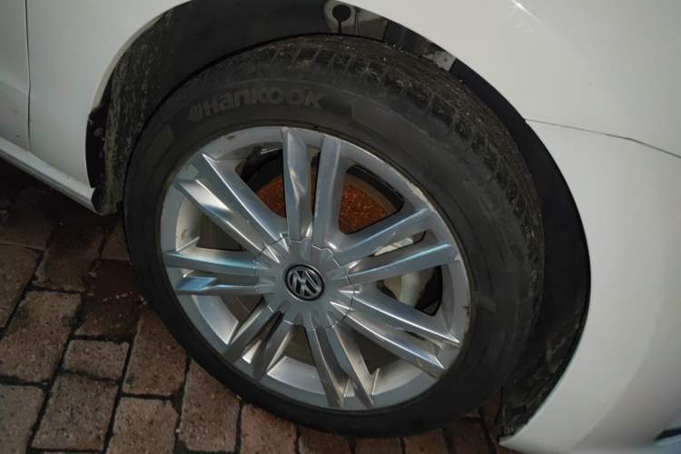 Used Volkswagen Golf Sportsvan 2018 280TSI Automatic Luxury Model Right Front Wheel Hub