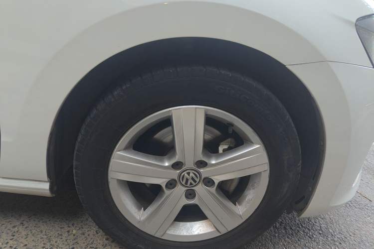 Used Volkswagen Golf Sportsvan 2018 1.6L Automatic Comfort Model Right Front Wheel Hub