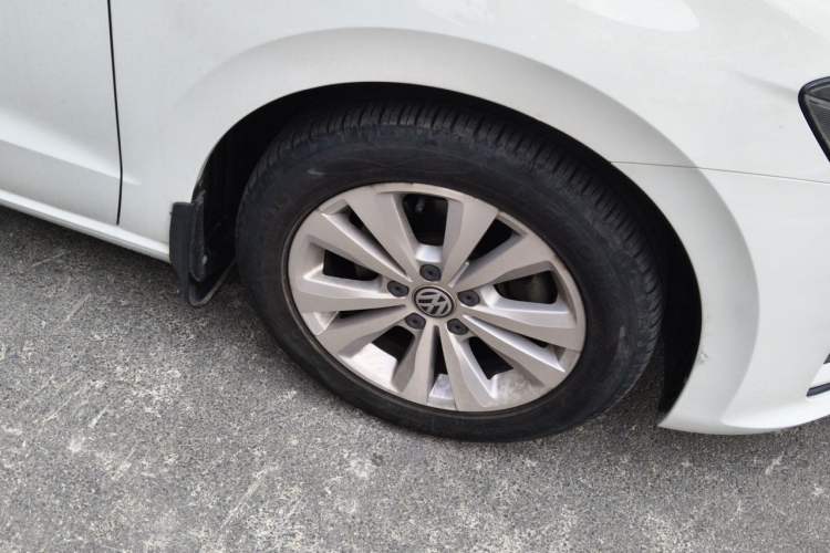 Used Volkswagen Golf Sportsvan 2018 230TSI Automatic Trend Edition Right Front Wheel Hub