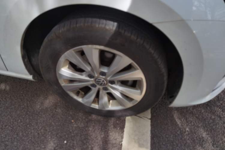 Used Volkswagen Golf Sportsvan 2018 230TSI Automatic Trend Edition Right Front Wheel Hub