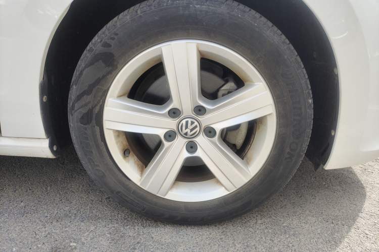 Used Volkswagen Golf Sportsvan 2018 1.6L Automatic Comfort Model Right Front Wheel Hub