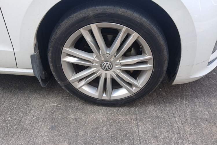 Used Volkswagen Golf Sportsvan 2018 280TSI Automatic Luxury Model Right Front Wheel Hub