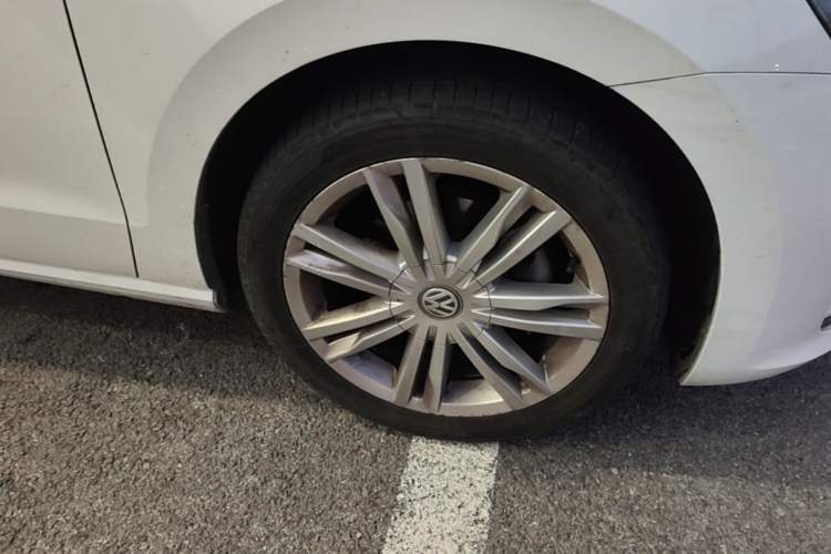 Used Volkswagen Golf Sportsvan 2018 280TSI Automatic Luxury Model Right Front Wheel Hub