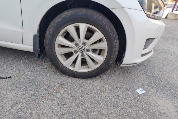 Used Volkswagen Golf Sportsvan 2018 230TSI Manual Entry-Level Model Right Front Wheel Hub
