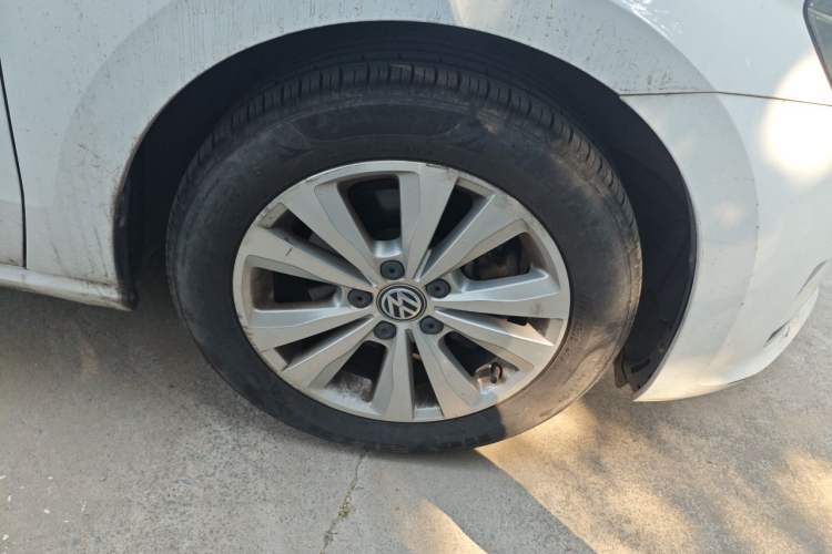 Used Volkswagen Golf Sportsvan 2018 230TSI Automatic Trend Edition Right Front Wheel Hub