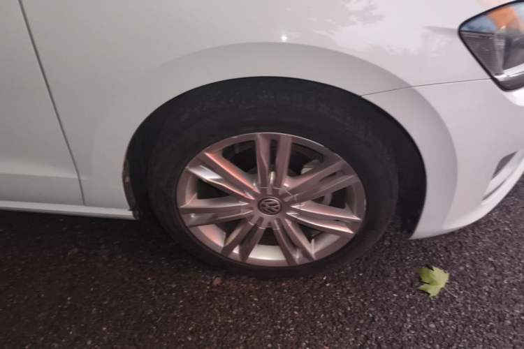 Used Volkswagen Golf Sportsvan 2018 230TSI Automatic Luxury Model Right Front Wheel Hub