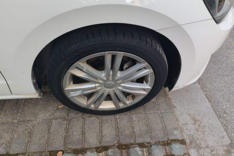Used Volkswagen Golf Sportsvan 2018 230TSI Automatic Luxury Model Right Front Wheel Hub