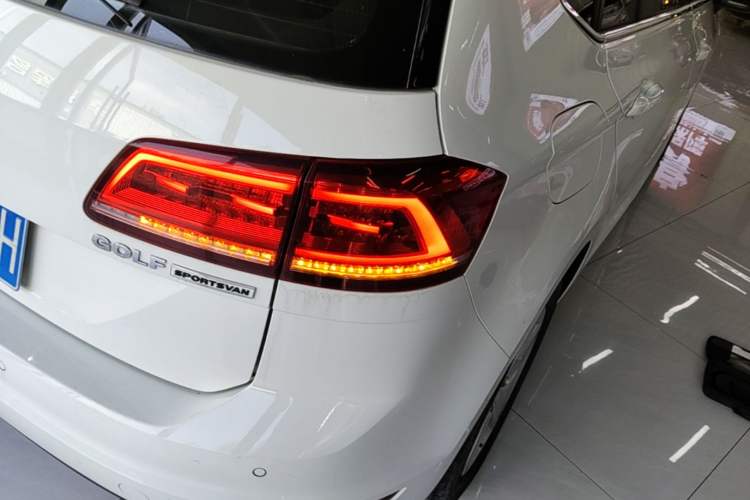 Used Volkswagen Golf Sportsvan 2018 1.6L Automatic Comfort Model Right Rear Taillight
