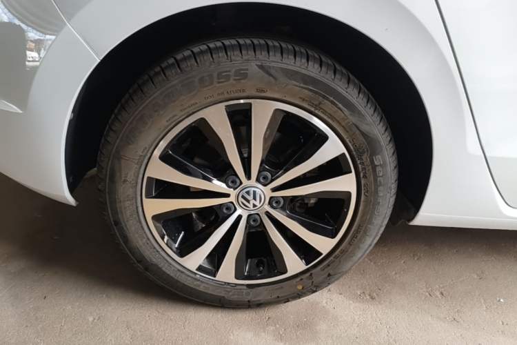 Used Volkswagen Golf Sportsvan 2018 230TSI Automatic Trend Edition Right Rear Wheel Hub