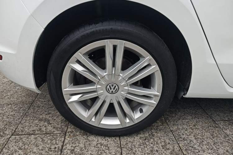 Used Volkswagen Golf Sportsvan 2018 280TSI Automatic Luxury Model Right Rear Wheel Hub