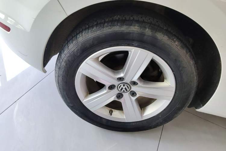 Used Volkswagen Golf Sportsvan 2018 1.6L Automatic Comfort Model Right Rear Wheel Hub