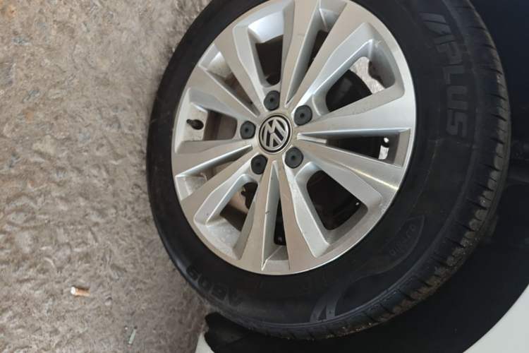 Used Volkswagen Golf Sportsvan 2018 230TSI Automatic Trend Edition Right Rear Wheel Hub