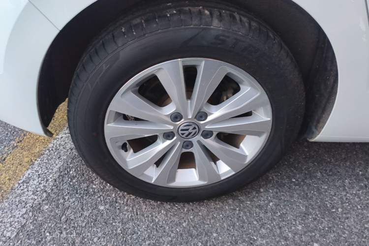 Used Volkswagen Golf Sportsvan 2018 230TSI Automatic Trend Edition Right Rear Wheel Hub