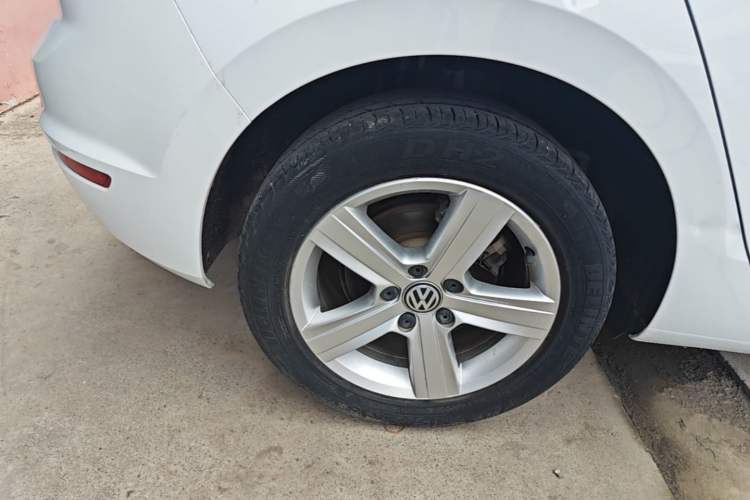 Used Volkswagen Golf Sportsvan 2018 1.6L Automatic Comfort Model Right Rear Wheel Hub
