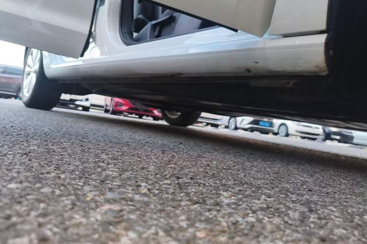 Used Volkswagen Golf Sportsvan 2018 230TSI Automatic Trend Edition Right Side Sill