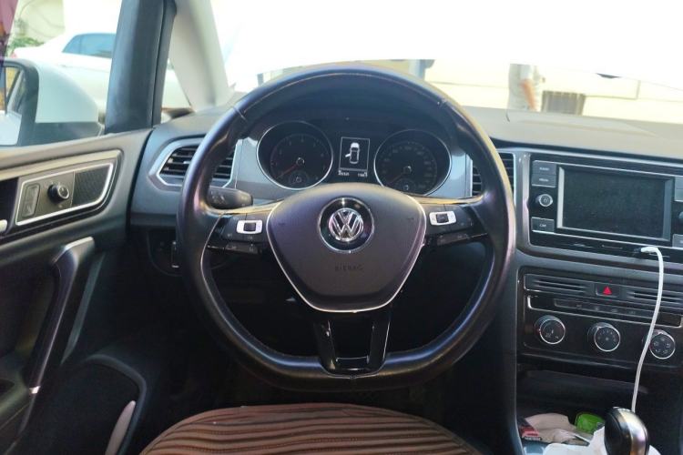 Used Volkswagen Golf Sportsvan 2018 230TSI Automatic Trend Edition Steering Wheel