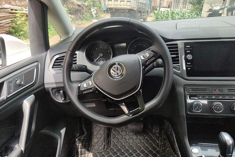 Used Volkswagen Golf Sportsvan 2018 230TSI Automatic Luxury Model Steering Wheel