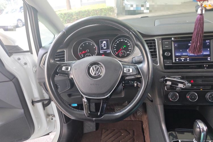 Used Volkswagen Golf Sportsvan 2018 230TSI Automatic Trend Edition Steering Wheel