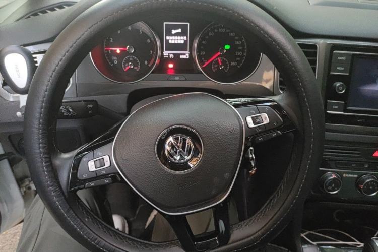 Used Volkswagen Golf Sportsvan 2018 230TSI Automatic Trend Edition Steering Wheel