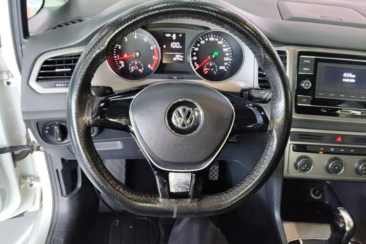 Used Volkswagen Golf Sportsvan 2018 1.6L Automatic Comfort Model Steering Wheel