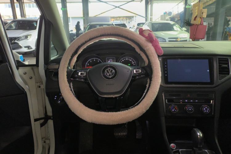 Used Volkswagen Golf Sportsvan 2018 230TSI Automatic Trend Edition Steering Wheel