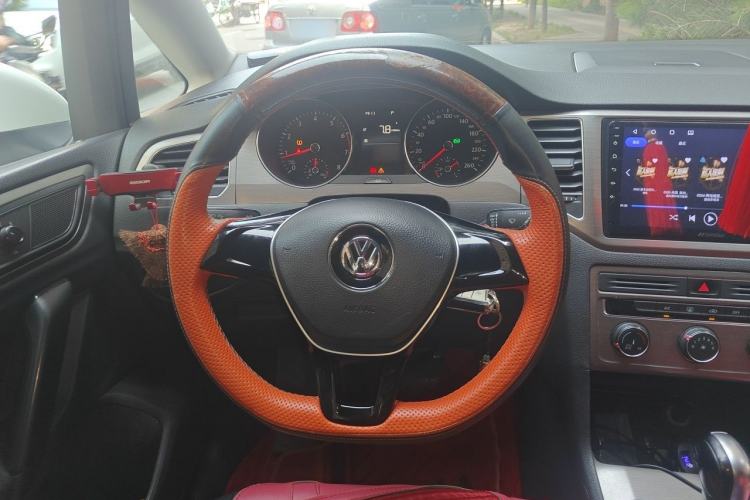 Used Volkswagen Golf Sportsvan 2018 1.6L Automatic Comfort Model Steering Wheel