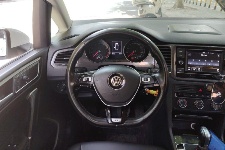 Used Volkswagen Golf Sportsvan 2018 230TSI Automatic Trend Edition Steering Wheel