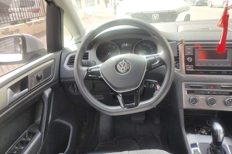 Used Volkswagen Golf Sportsvan 2018 1.6L Automatic Comfort Model Steering Wheel