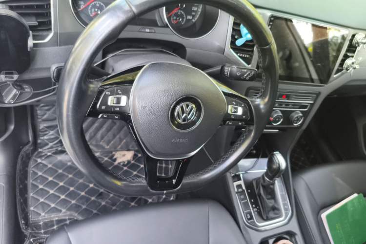 Used Volkswagen Golf Sportsvan 2018 230TSI Automatic Trend Edition Steering Wheel