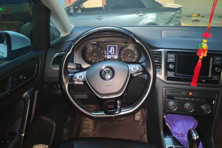 Used Volkswagen Golf Sportsvan 2018 230TSI Automatic Trend Edition Steering Wheel