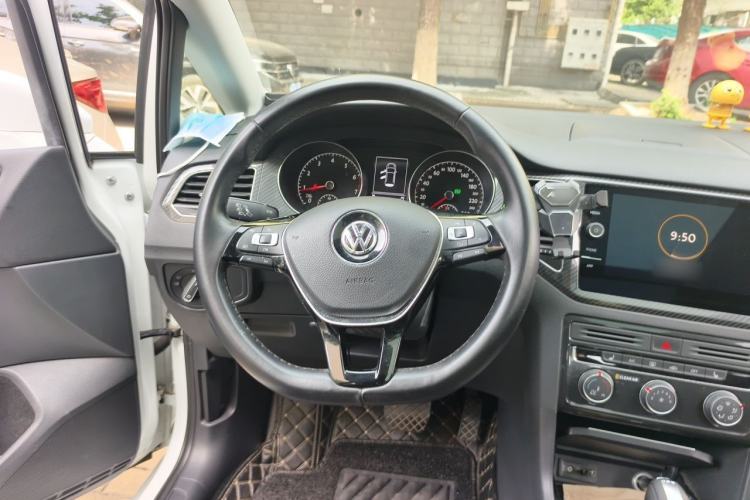 Used Volkswagen Golf Sportsvan 2018 230TSI Automatic Luxury Model Steering Wheel
