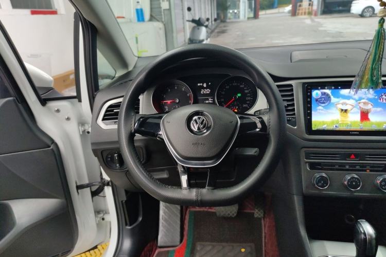 Used Volkswagen Golf Sportsvan 2018 1.6L Automatic Comfort Model Steering Wheel