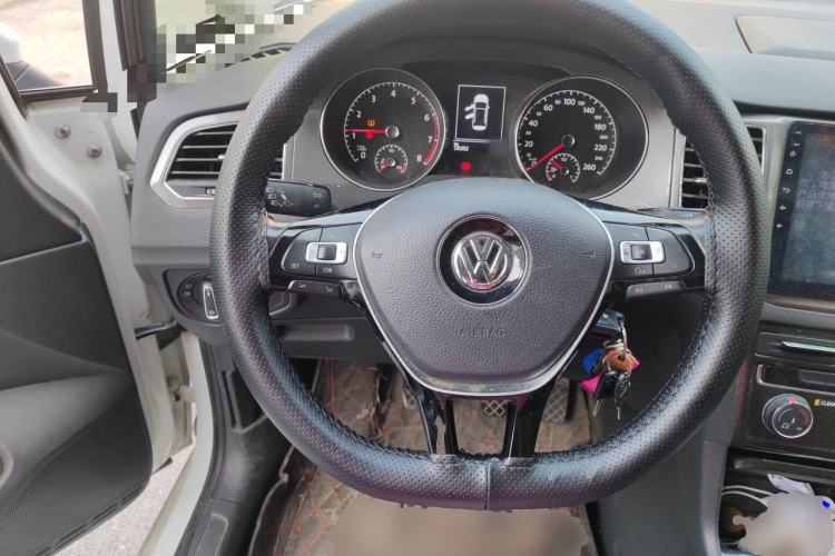 Used Volkswagen Golf Sportsvan 2018 230TSI Manual Entry-Level Model Steering Wheel