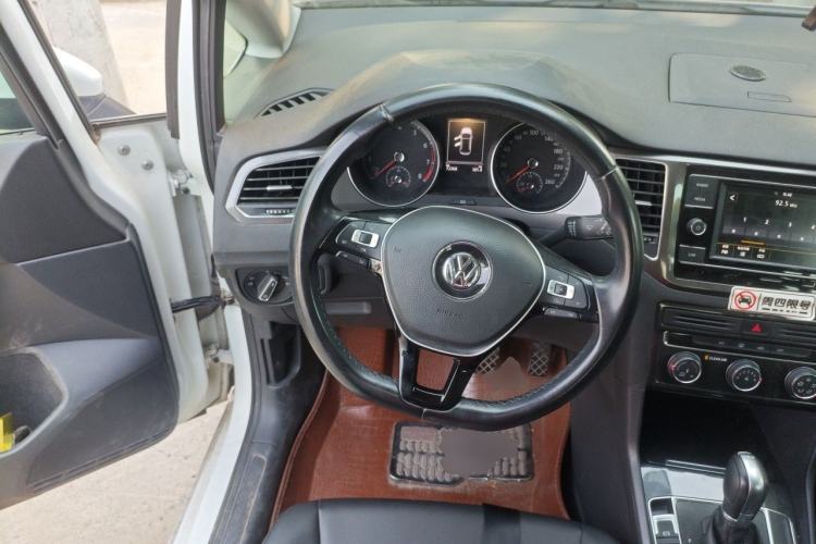 Used Volkswagen Golf Sportsvan 2018 230TSI Automatic Trend Edition Steering Wheel