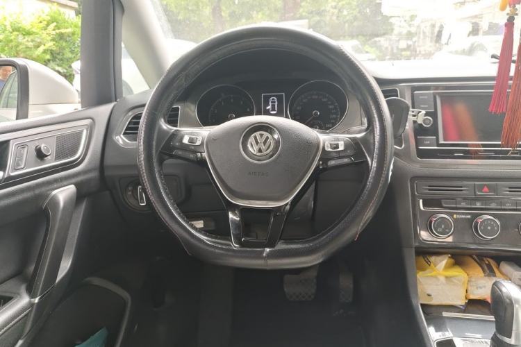 Used Volkswagen Golf Sportsvan 2018 230TSI Automatic Trend Edition Steering Wheel