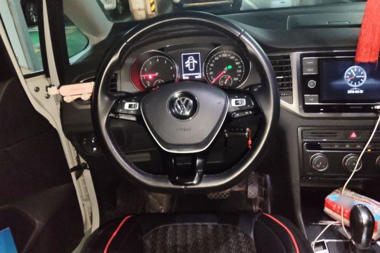 Used Volkswagen Golf Sportsvan 2018 230TSI Automatic Trend Edition Steering Wheel