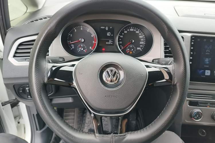 Used Volkswagen Golf Sportsvan 2018 1.6L Automatic Comfort Model Steering Wheel