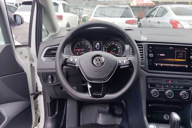 Used Volkswagen Golf Sportsvan 2018 230TSI Automatic Luxury Model Steering Wheel