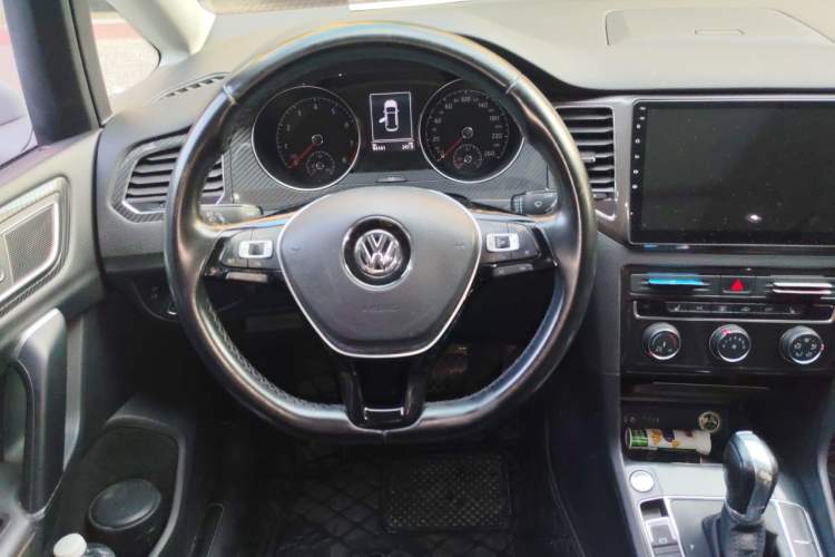 Used Volkswagen Golf Sportsvan 2018 230TSI Automatic Luxury Model Steering Wheel